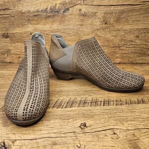 Abeo Nevis Tan Perforated Leather stretch Ankle Bootie boot size 7.5 Womens